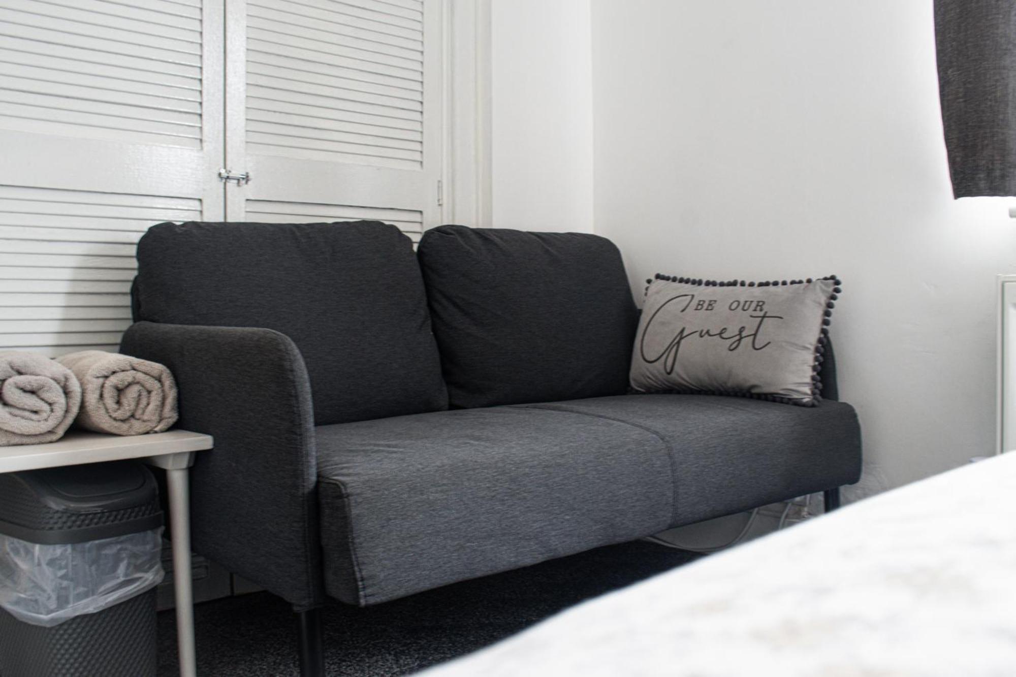 Luton Lodge - Newly Renovated Ideal For Short Stay, Close To Airport Train Station, Free Parking Off Street , Luxury Comfort In Low Price Екстериор снимка