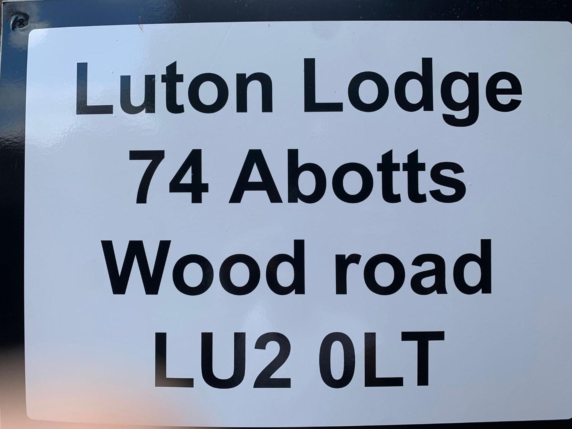Luton Lodge - Newly Renovated Ideal For Short Stay, Close To Airport Train Station, Free Parking Off Street , Luxury Comfort In Low Price Екстериор снимка