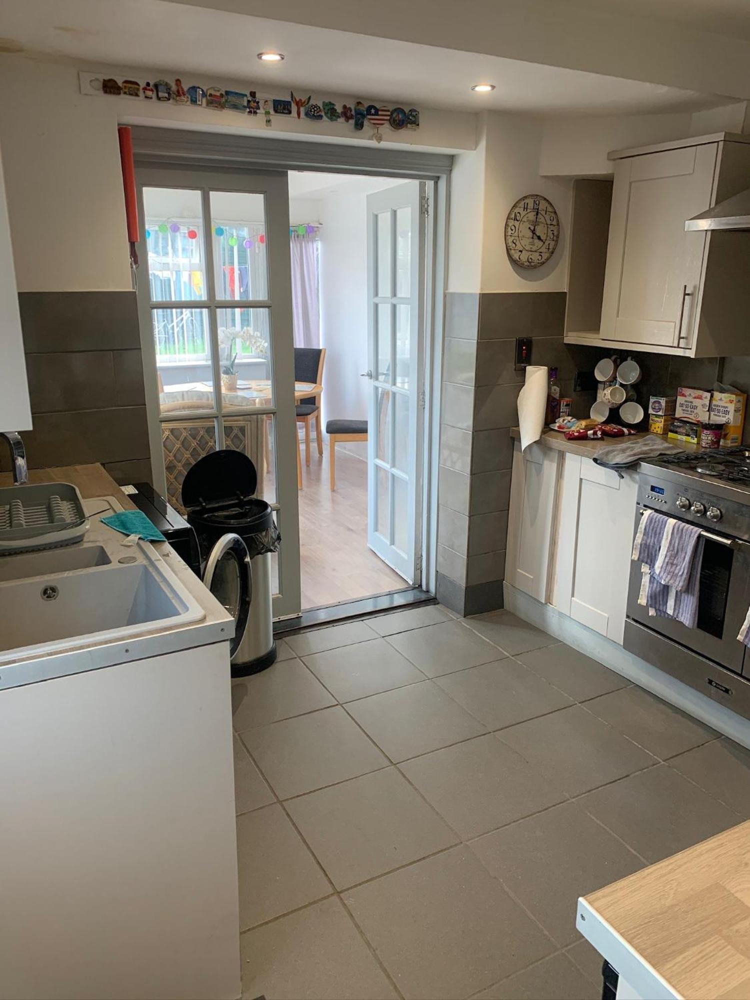 Luton Lodge - Newly Renovated Ideal For Short Stay, Close To Airport Train Station, Free Parking Off Street , Luxury Comfort In Low Price Екстериор снимка