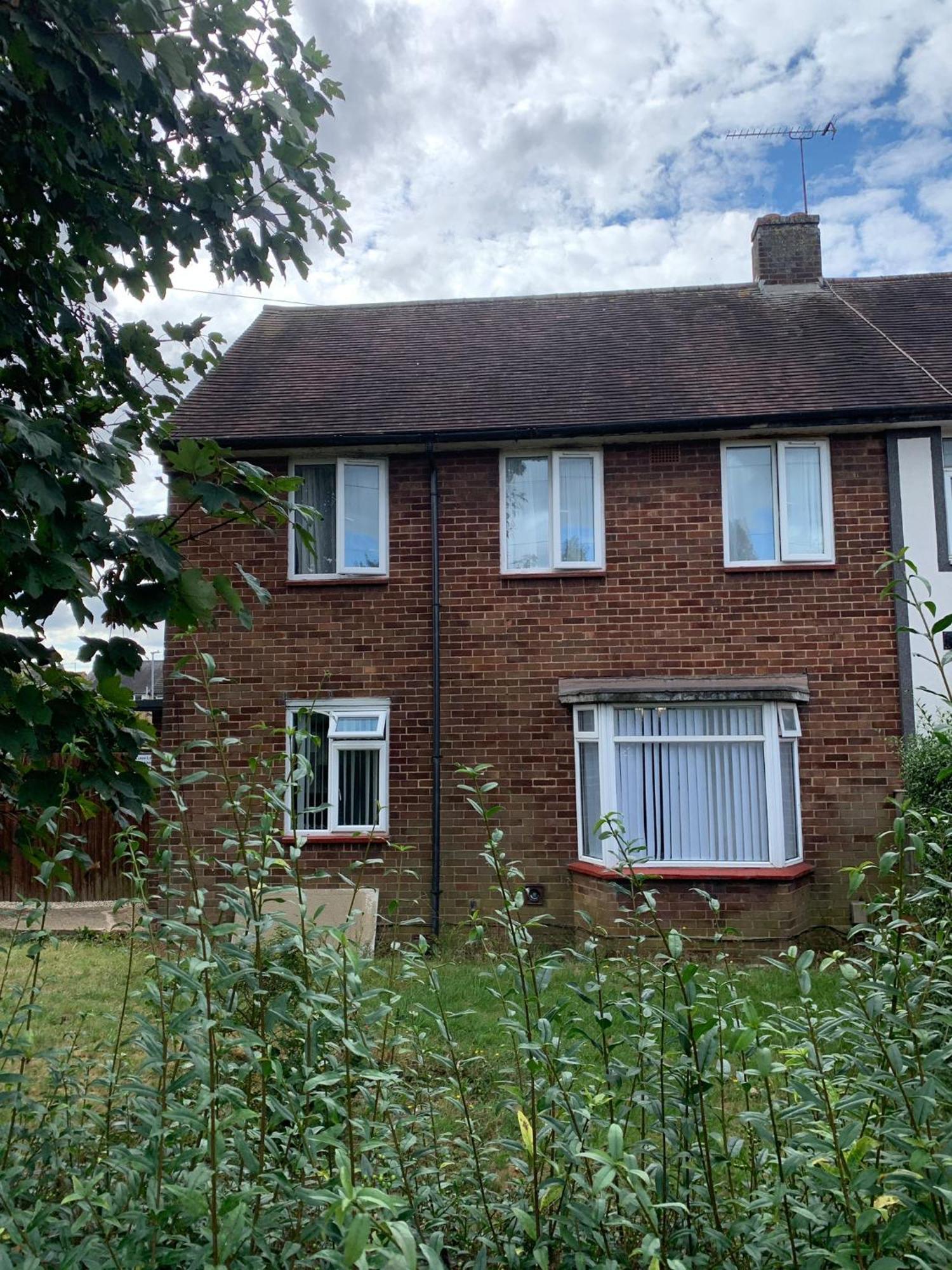 Luton Lodge - Newly Renovated Ideal For Short Stay, Close To Airport Train Station, Free Parking Off Street , Luxury Comfort In Low Price Екстериор снимка