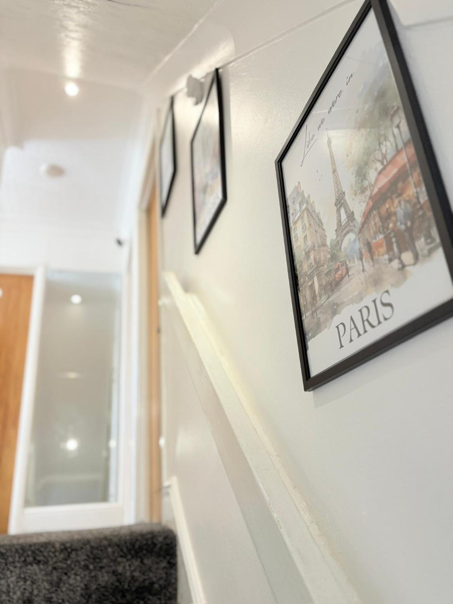 Luton Lodge - Newly Renovated Ideal For Short Stay, Close To Airport Train Station, Free Parking Off Street , Luxury Comfort In Low Price Екстериор снимка