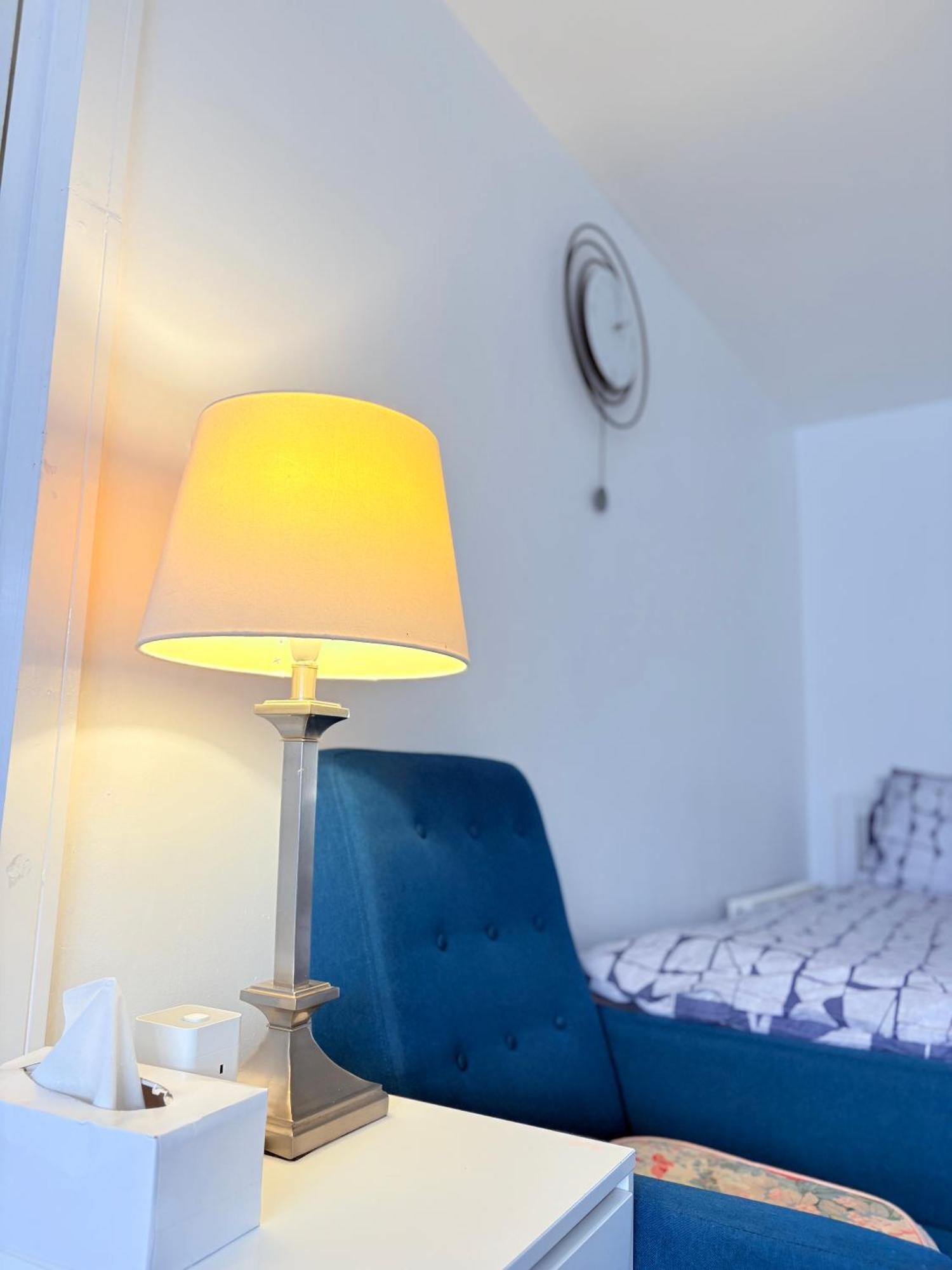 Luton Lodge - Newly Renovated Ideal For Short Stay, Close To Airport Train Station, Free Parking Off Street , Luxury Comfort In Low Price Екстериор снимка