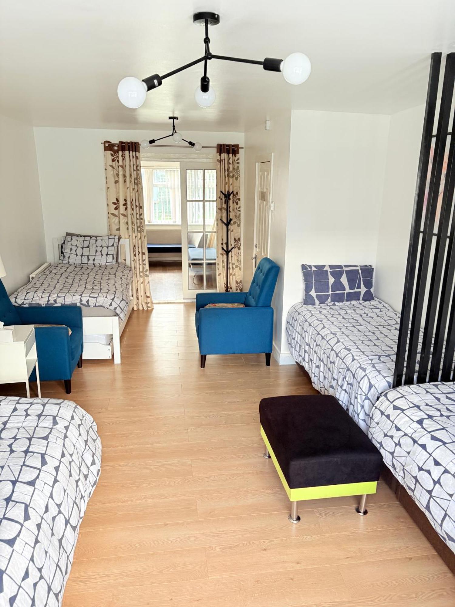Luton Lodge - Newly Renovated Ideal For Short Stay, Close To Airport Train Station, Free Parking Off Street , Luxury Comfort In Low Price Екстериор снимка