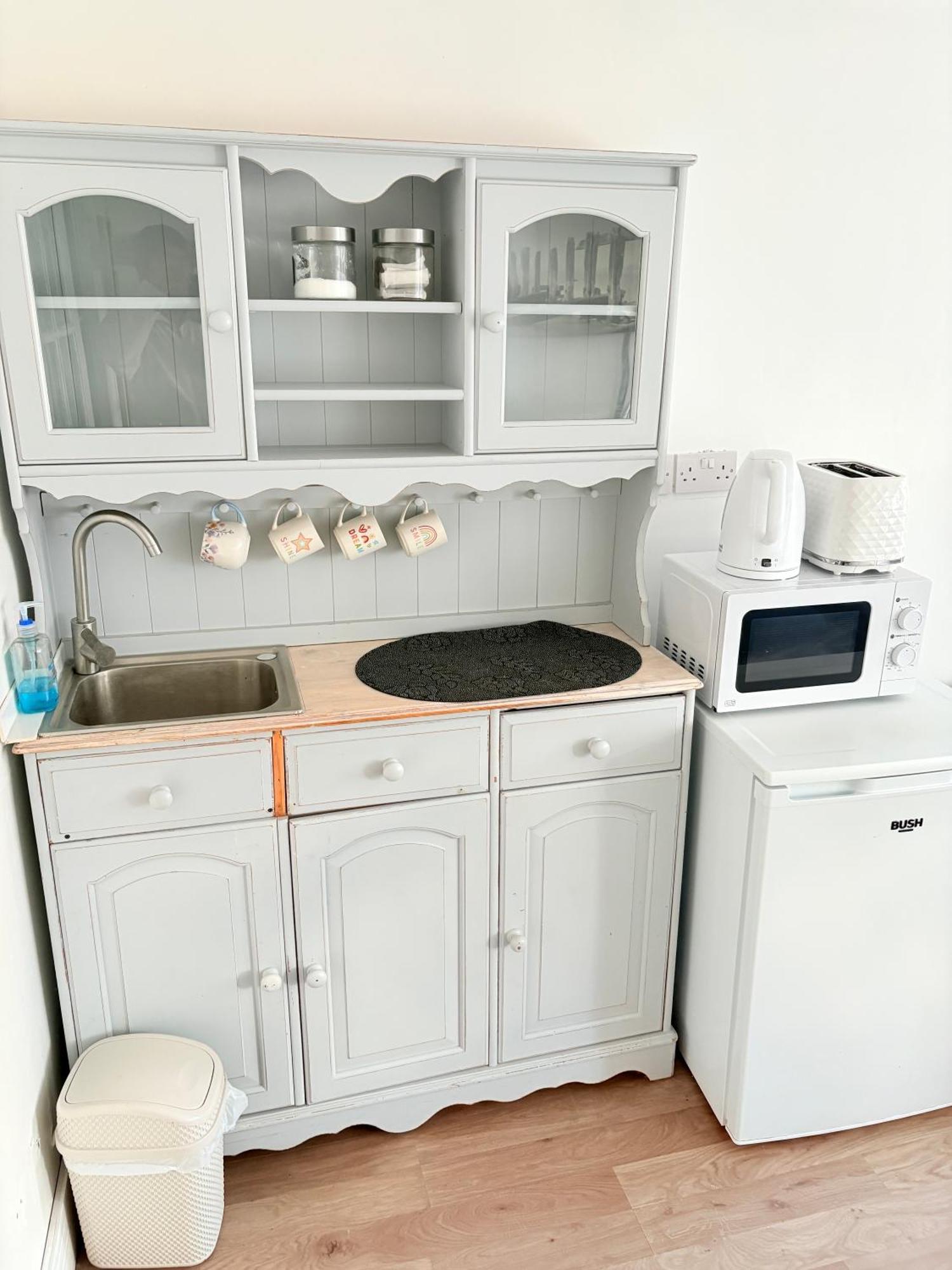 Luton Lodge - Newly Renovated Ideal For Short Stay, Close To Airport Train Station, Free Parking Off Street , Luxury Comfort In Low Price Екстериор снимка