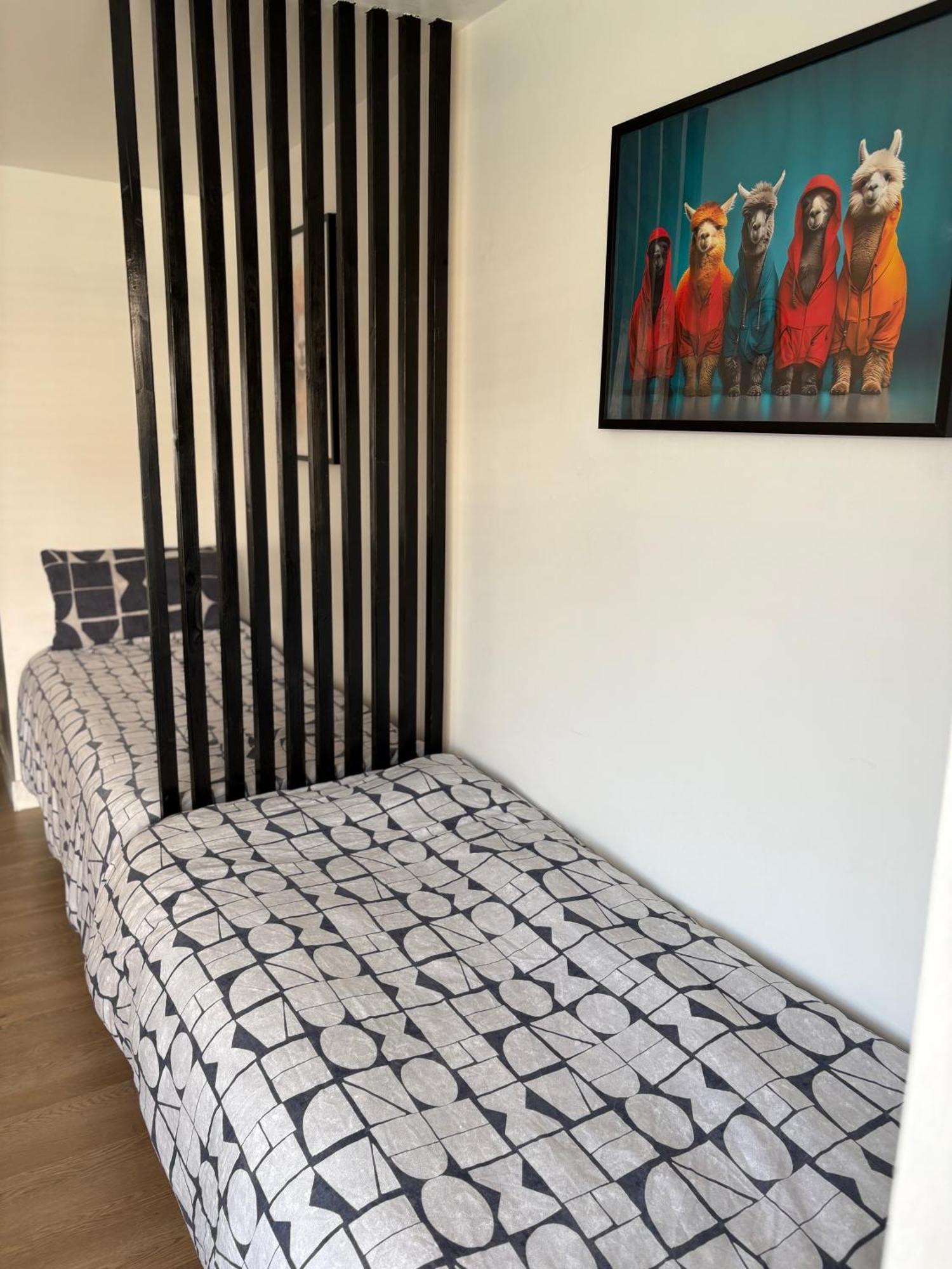Luton Lodge - Newly Renovated Ideal For Short Stay, Close To Airport Train Station, Free Parking Off Street , Luxury Comfort In Low Price Екстериор снимка
